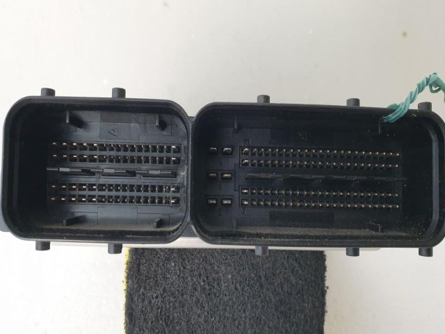 bontott AUDI A4 B7 Motorvezérlő