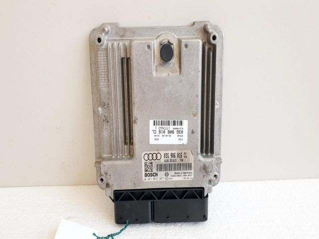 bontott AUDI A4 B7 Motorvezérlő