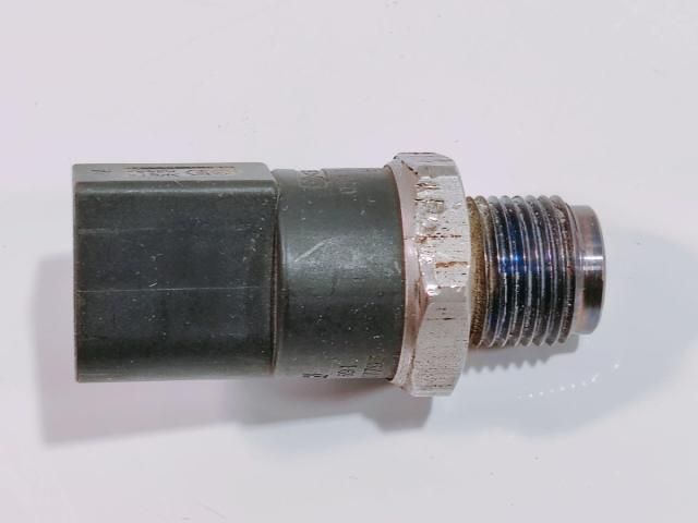 bontott AUDI A4 B7 Nyomástartó Szelep