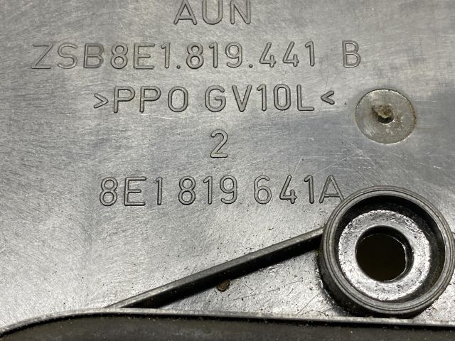 bontott AUDI A4 B7 Pollenszűrő Fedél