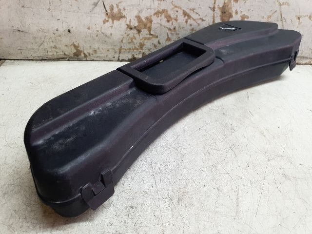 bontott AUDI A4 B7 Pótkerék Szerszámtartó