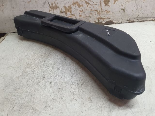 bontott AUDI A4 B7 Pótkerék Szerszámtartó