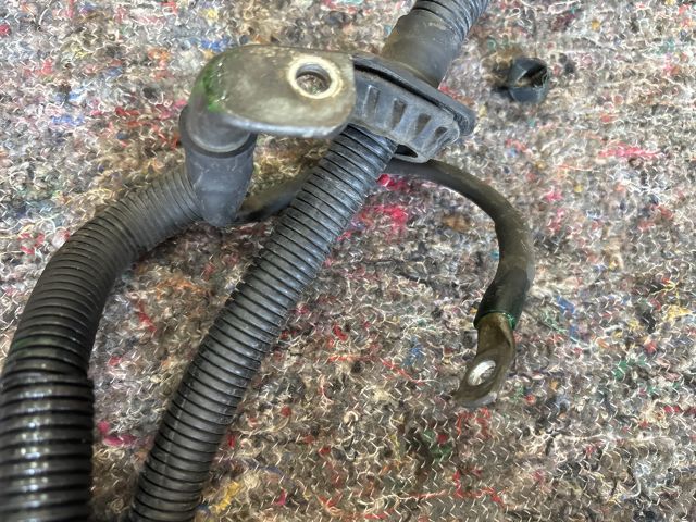 bontott AUDI A4 B7 Pozitív Kábel