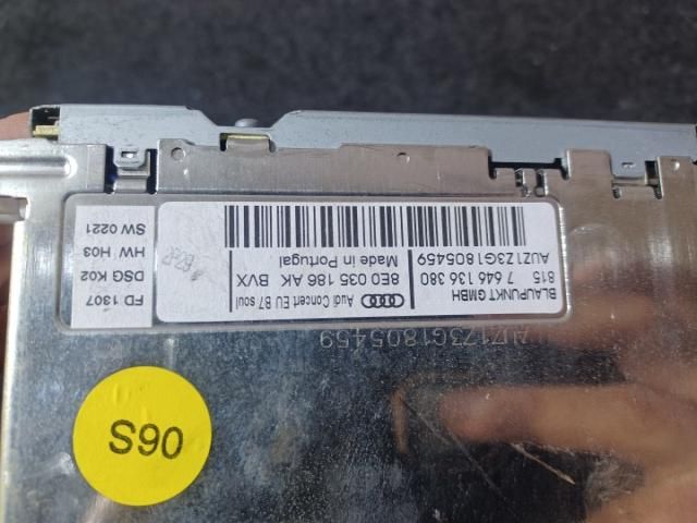 bontott AUDI A4 B7 Rádió / CD