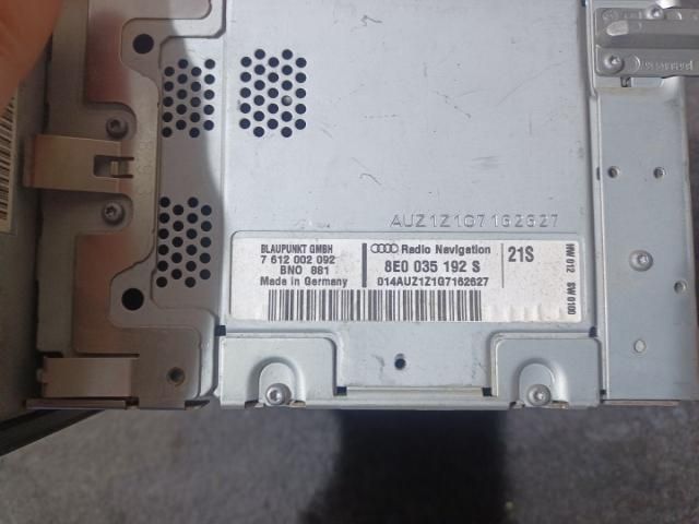 bontott AUDI A4 B7 Rádió / CD