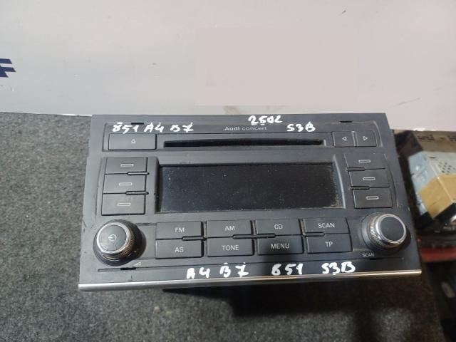 bontott AUDI A4 B7 Rádió / CD