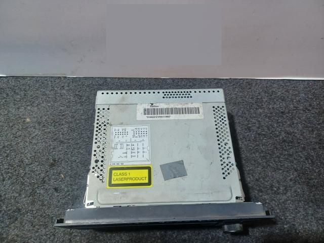 bontott AUDI A4 B7 Rádió / CD