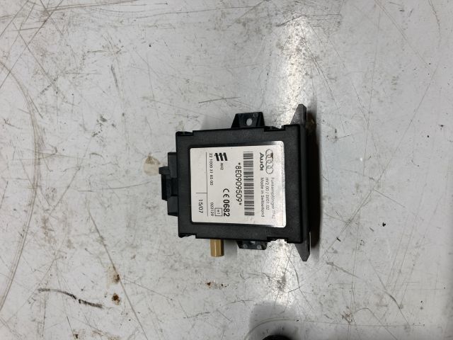 bontott AUDI A4 B7 Rádió Zavarszűrő