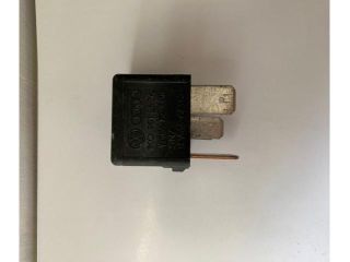 bontott AUDI A4 B7 Relé