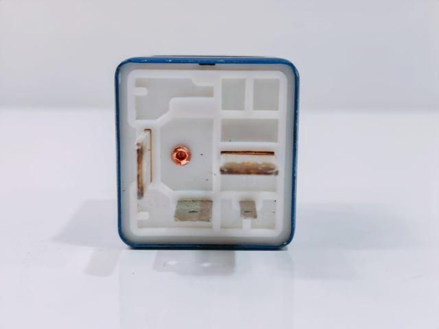 bontott AUDI A4 B7 Relé