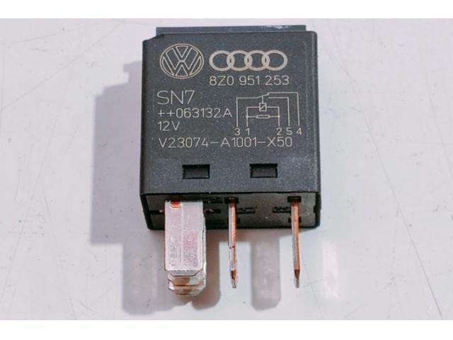 bontott AUDI A4 B7 Relé