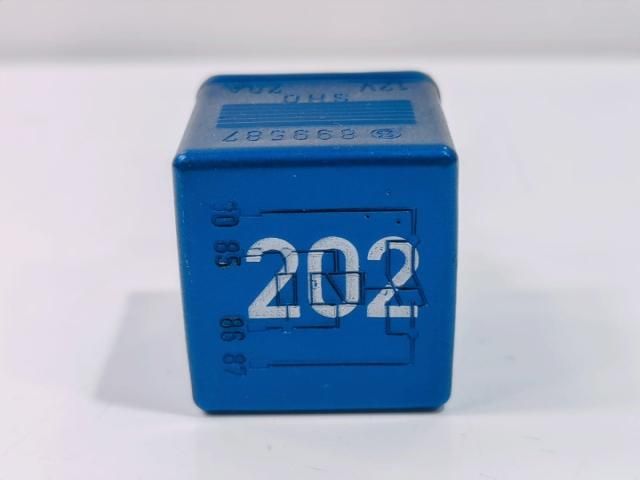 bontott AUDI A4 B7 Relé