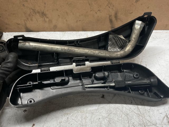 bontott AUDI A4 B7 Szerszámkészlet