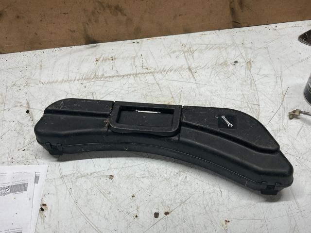 bontott AUDI A4 B7 Szerszámkészlet