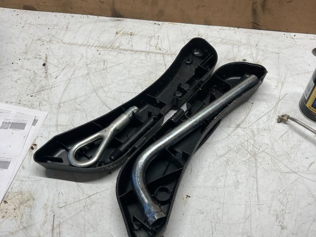 bontott AUDI A4 B7 Szerszámkészlet