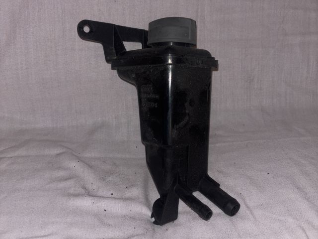 bontott AUDI A4 B7 Szervóolaj Tartály