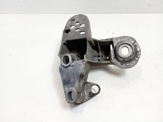 bontott AUDI A4 B7 Tartó Bak