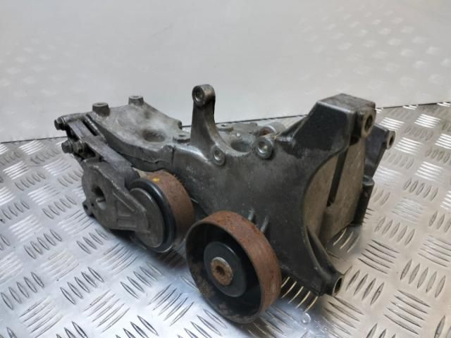 bontott AUDI A4 B7 Tartó Bak