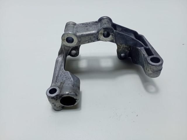 bontott AUDI A4 B7 Tartó Bak