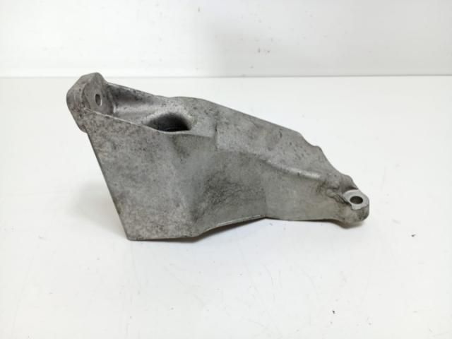 bontott AUDI A4 B7 Tartó Bak