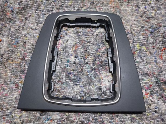 bontott AUDI A4 B7 Váltószoknya Rögzítő Keret