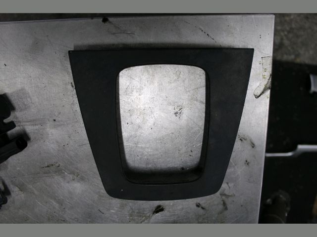 bontott AUDI A4 B7 Váltószoknya Rögzítő Keret