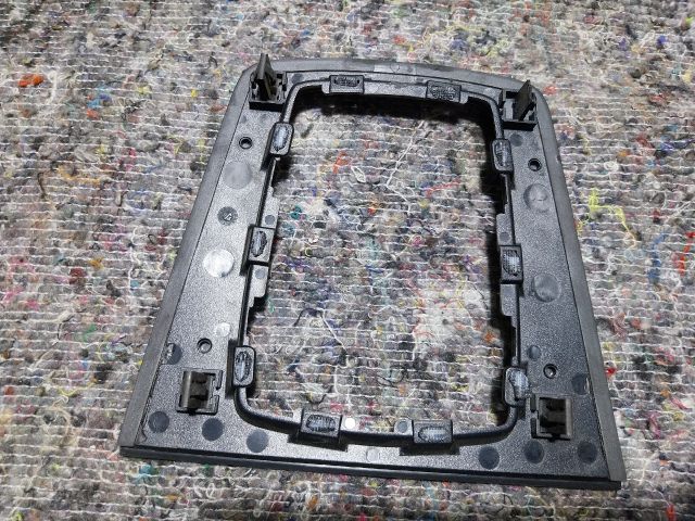 bontott AUDI A4 B7 Váltószoknya Rögzítő Keret