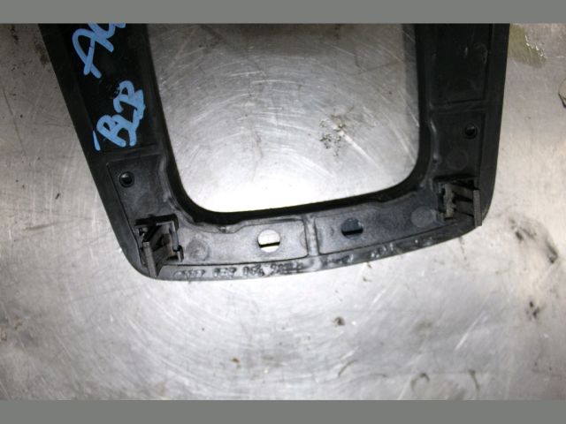 bontott AUDI A4 B7 Váltószoknya Rögzítő Keret