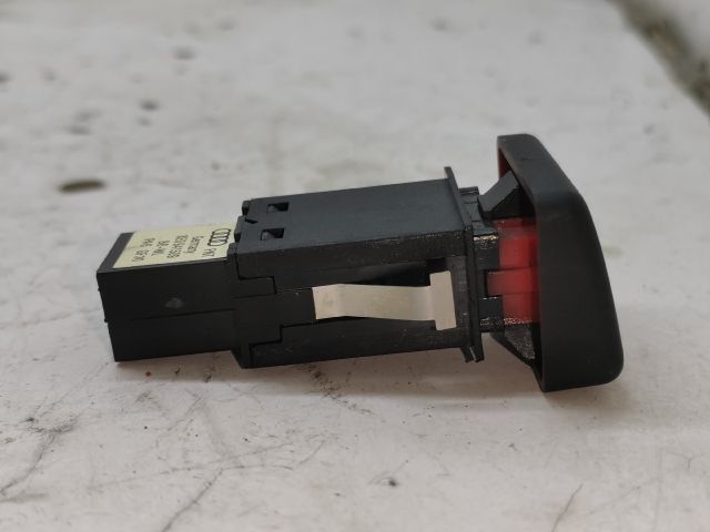 bontott AUDI A4 B7 Vészvillogó Kapcsoló