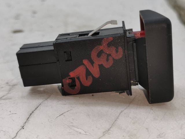 bontott AUDI A4 B7 Vészvillogó Kapcsoló