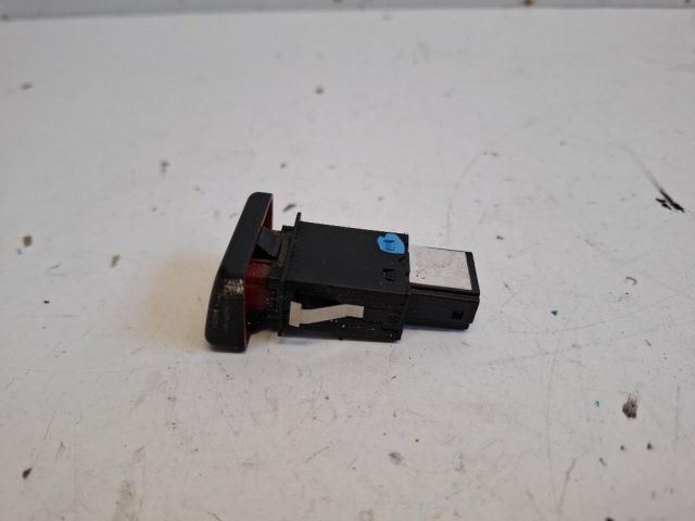 bontott AUDI A4 B7 Vészvillogó Kapcsoló