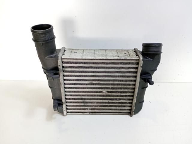 bontott AUDI A4 B7 Vízhűtő Radiátor Tartó