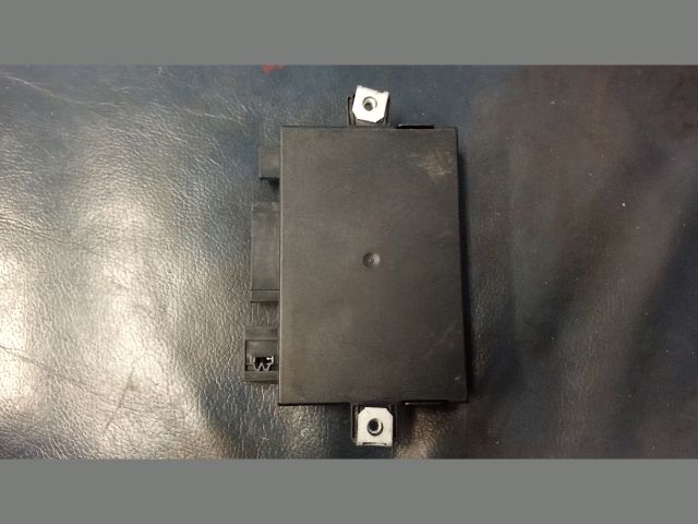 bontott AUDI A4 B7 Vonóhorog Elektronika