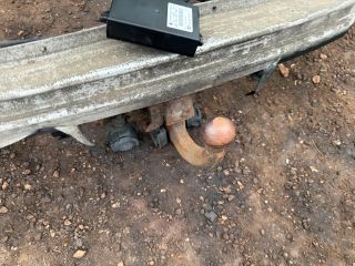 bontott AUDI A4 B7 Vonóhorog