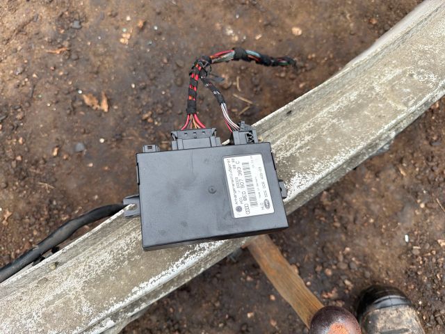 bontott AUDI A4 B7 Vonóhorog