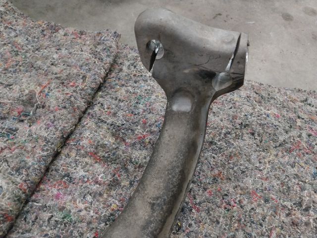 bontott AUDI A4 B8 Bal első Csonkállvány Kerékaggyal