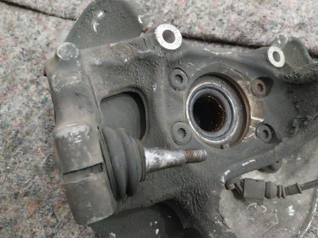 bontott AUDI A4 B8 Bal első Csonkállvány Kerékaggyal