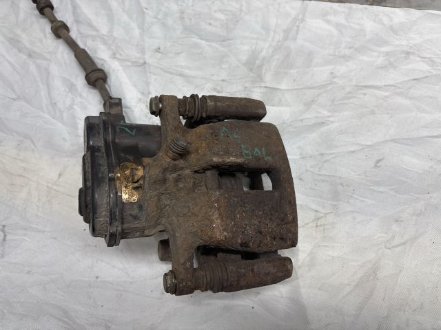 bontott AUDI A4 B8 Bal első Féknyereg Munkahengerrel