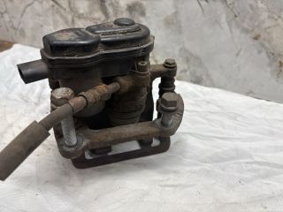 bontott AUDI A4 B8 Bal első Féknyereg Munkahengerrel