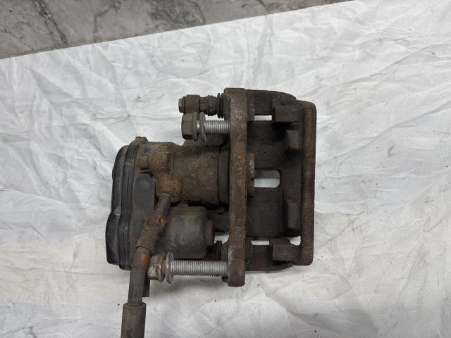 bontott AUDI A4 B8 Bal első Féknyereg Munkahengerrel