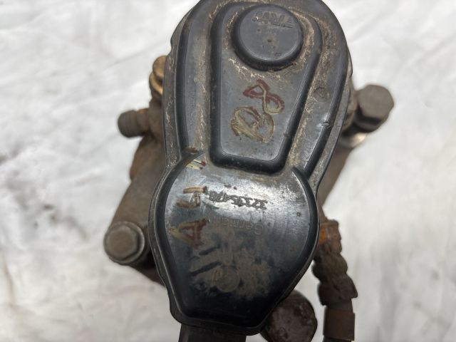 bontott AUDI A4 B8 Bal első Féknyereg Munkahengerrel