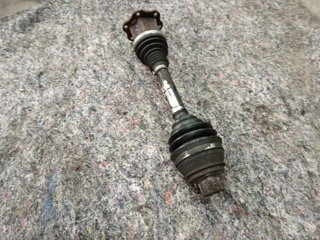 bontott AUDI A4 B8 Bal Féltengely