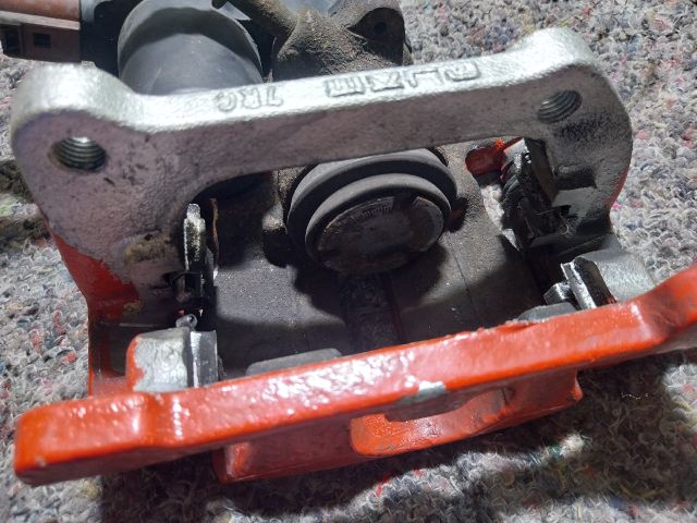 bontott AUDI A4 B8 Bal hátsó Féknyereg Munkahengerrel