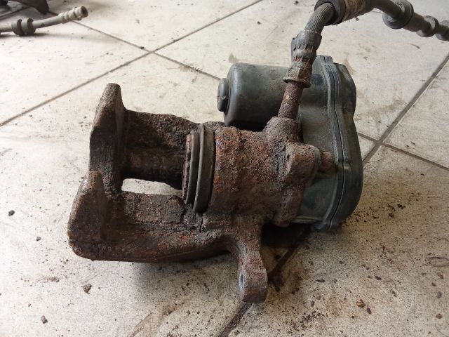 bontott AUDI A4 B8 Bal hátsó Féknyereg Munkahengerrel