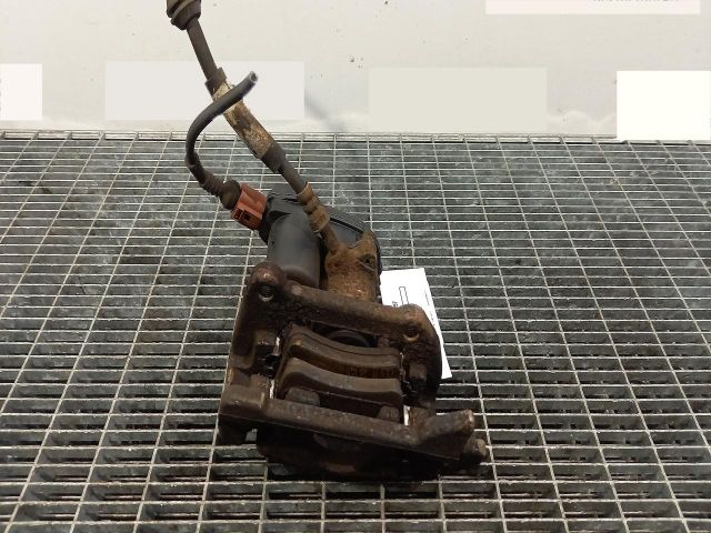 bontott AUDI A4 B8 Bal hátsó Féknyereg Munkahengerrel