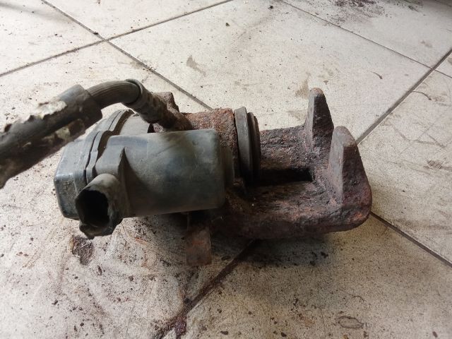 bontott AUDI A4 B8 Bal hátsó Féknyereg Munkahengerrel