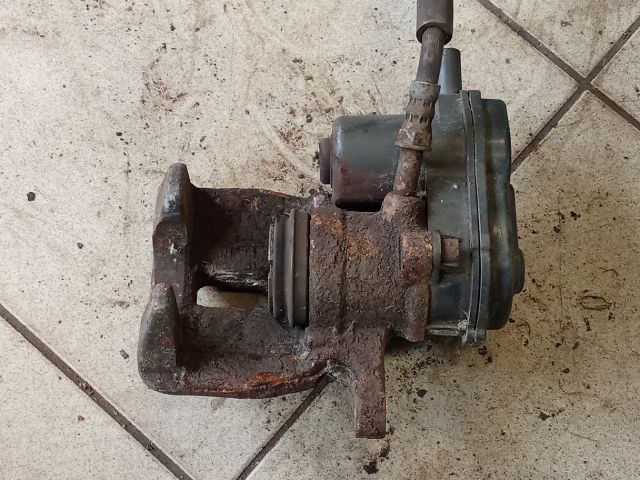 bontott AUDI A4 B8 Bal hátsó Féknyereg Munkahengerrel