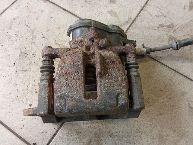 bontott AUDI A4 B8 Bal hátsó Féknyereg Munkahengerrel