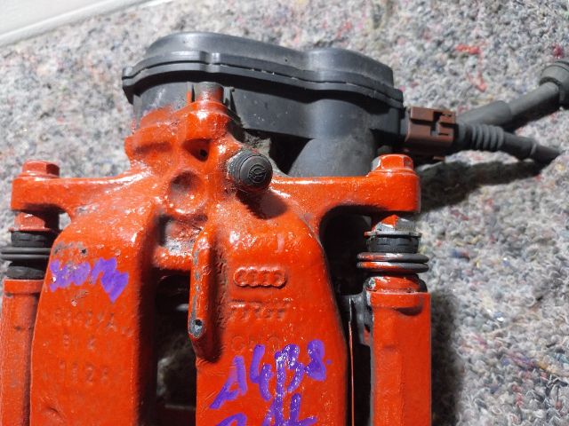 bontott AUDI A4 B8 Bal hátsó Féknyereg Munkahengerrel