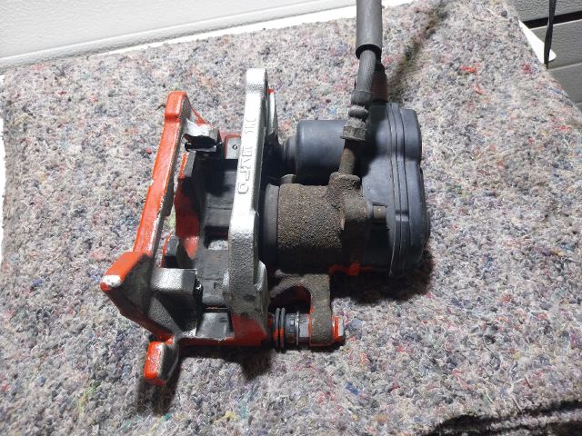 bontott AUDI A4 B8 Bal hátsó Féknyereg Munkahengerrel